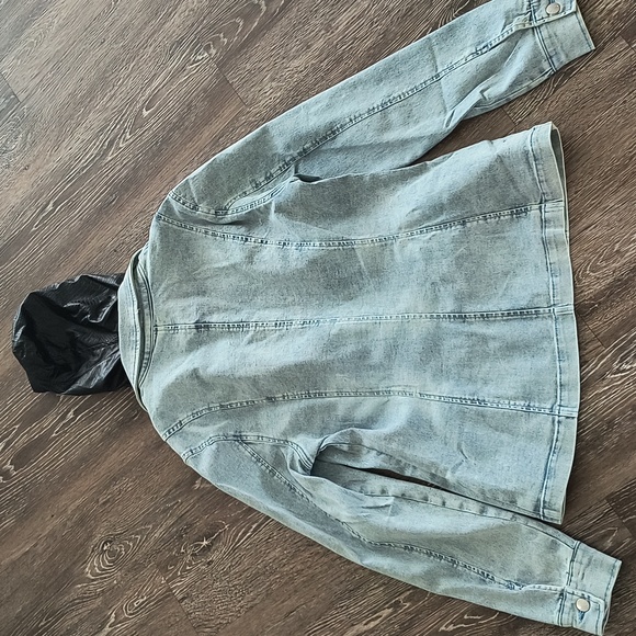 NWOT Venus Jean blazer with removable faux leather hood - Picture 9 of 9